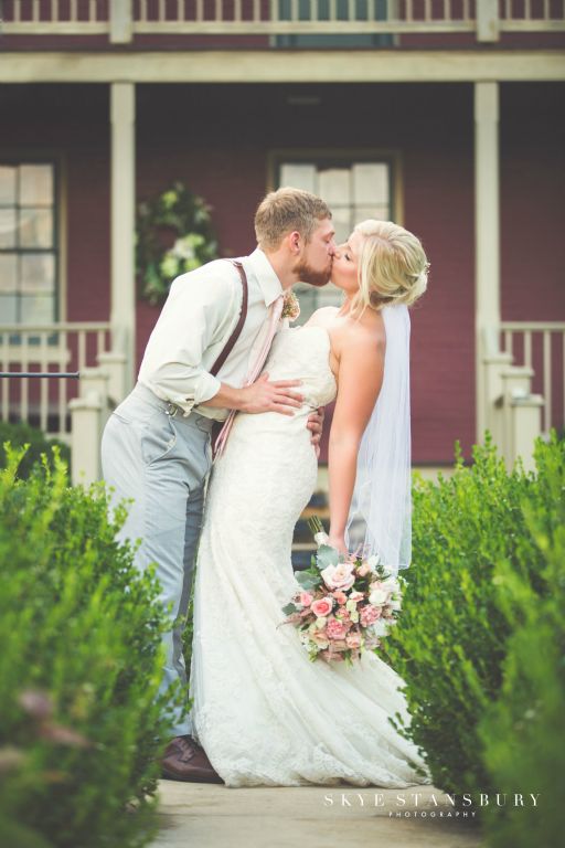 Gentry Wedding - photos courtesy of https://www.facebook.com/skyestansburyphotography